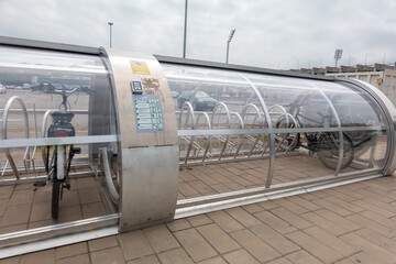 estructura metálica para aparcar bicicletas en la ciudad
