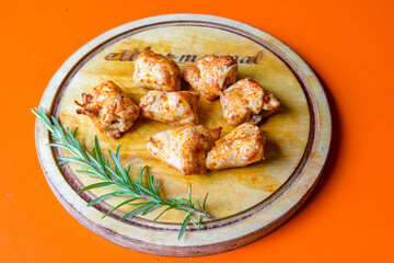 Chicken wings barbeque in a dish with BBQ sauce . Izgara tavuk sis kanat.