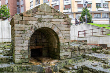 Fuente medieval de Foncalada (siglo IX). Oviedo, Asturias, España.