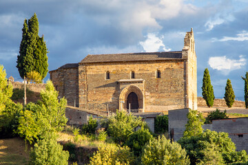 Iglesia rom&aacute;nica de Santiago Ap&oacute;stol (finales del siglo XII). Villafranca del Bierzo, Le&oacute;n, Espa&ntilde;a