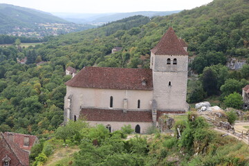Fototapeta na wymiar L'église Saint Cirq et Sainte Juliette, village de Saint Cirq Lapopie, département du Lot, France