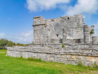 Fototapeta na wymiar Ancient Tulum ruins Mayan site temple pyramids artifacts seascape Mexico.