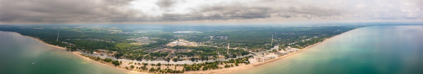 Fototapeta premium Wasaga beach panorama shoreline blue water cloudy skies