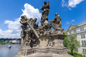 Czechia, Baroque Charles Bridge on Vlatva connecting Prague Castle lesser quarter and Old Town.