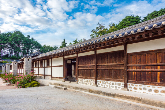 강릉 선교장의 행랑채-The servants' quarters of the Gangneung 'Seon-gyo-jang'