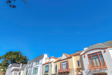 Row of houses with different exterior designs in the suburbs of San Francisco, California - obrazy, fototapety, plakaty