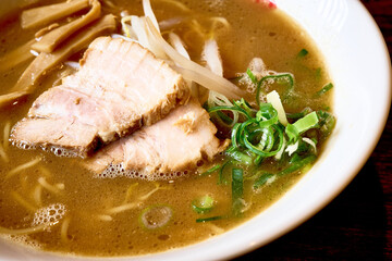 豚骨醤油ラーメン
