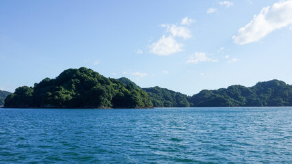 夏の海と島