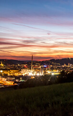 Sonnenuntergang über der Stadt Linz in Österreich