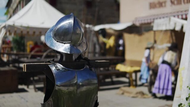 At the Wallenstein Festspiele in Altdorf, Bavaria, a video depicting a knight in armor is displayed on an armor stand.