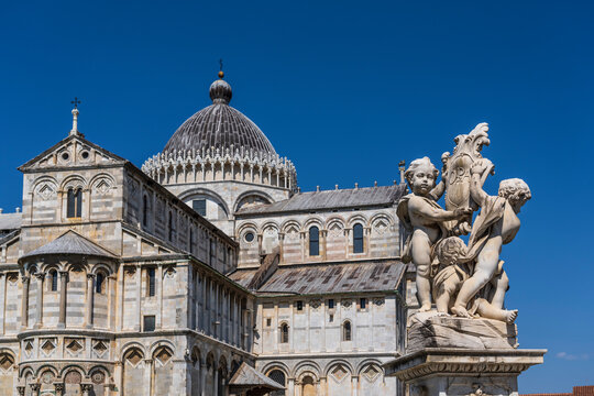 Italy, Tuscany, Pisa, Fontana dei Putti sculptures in front of Pisa Cathedral