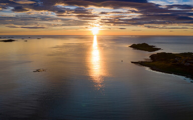 Fototapeta na wymiar Sunset on Ramberg Beach, in the Lofoten Archipelago