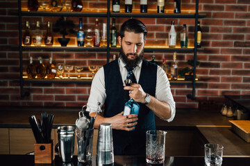 barman preparing drinks in bar
