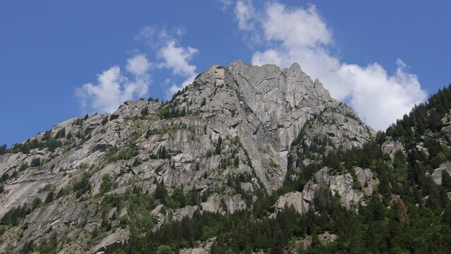 montagne in val di mello, italia