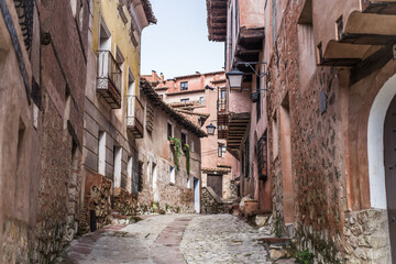 Fototapeta na wymiar old medieval buildings, narrow streets in the small mountain town of Albarracin