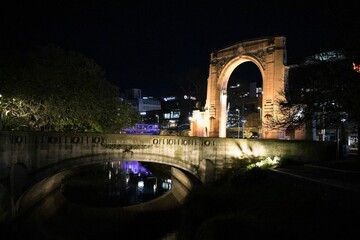 Bridge of Remembrance war memorial at night in Christchurch, New Zealand - obrazy, fototapety, plakaty