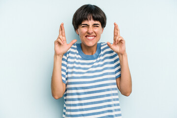 Young caucasian woman with a short hair cut isolated crossing fingers for having luck