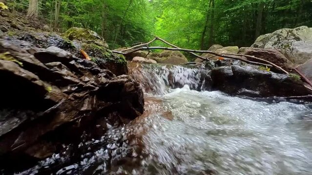 Wasserfall Kamerafahrt mit Unterwasser