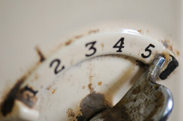 Close-up of a dial on an old-fashioned retro slow kitchen cooker set to 5 (out of 5)