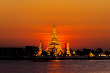 Fototapeta na wymiar Wat Arun, Thailand,Twilight time of Wat Arun across ChaoPhraya River during sunset