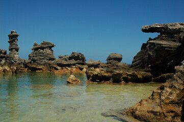 Fototapeta na wymiar Rocky coast of Tobacco Bay near St George's in Bermuda