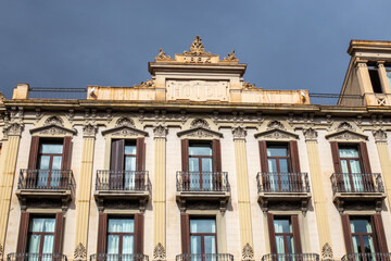 Fototapeta na wymiar buildings of the city of barcelona, sad and old part, monumental