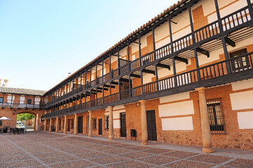Arquitectura manchega. Plaza Mayor de San Carlos del Valle, provincia de Ciudad Real, Castilla la Mancha, España