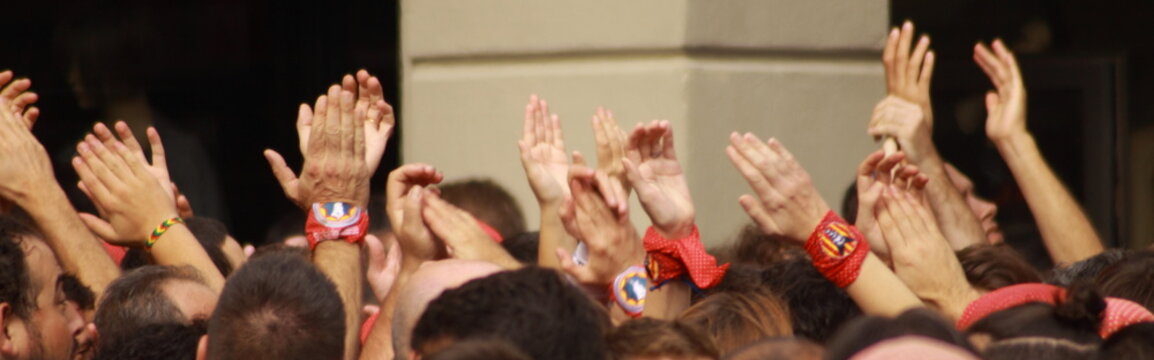 Manos Levantadas De Los Castellers