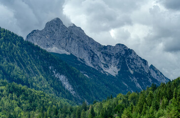 Fototapeta na wymiar Gipfel der Wetterstein-Gebirgsgruppe bei Mittenwald