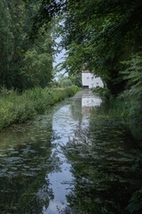 Fototapeta na wymiar the white watermill at cnal, anglesey abbey, cambridge, england, park, uk, 