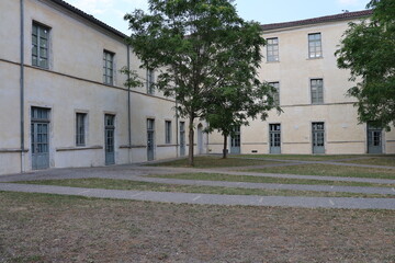 Le collège Léon Gambetta, vue de l'extérieur, ville de Cahors, département du Lot, France