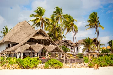 Crédence de cuisine en verre imprimé Plage de Nungwi, Tanzanie Bel hôtel de plage de Zanzibar, cabines de plage exotiques traditionnelles à la plage de Matemwe, Zanzibar, Tanzanie