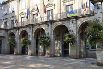 Fototapeta na wymiar La mairie, vue de l'extérieur, ville de Cahors, département du Lot, France