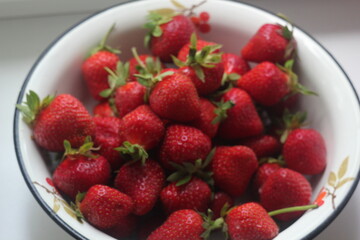 strawberries in a bowl