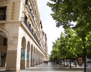 Obraz premium Street between buildings and trees, Paseo de la Independencia, Zarazoga, Spain