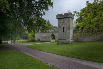 Fototapeta na wymiar gate, wall, tower, entrance to croft castle, engeland, herefordshire, uk, geat brittain, 