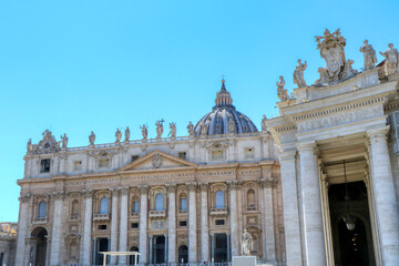 Fototapeta na wymiar St. Peter's Basilica in the Vatican City 