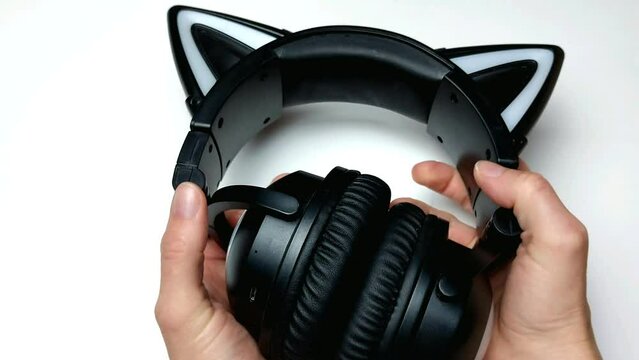 Overview of headphones with cat ears.