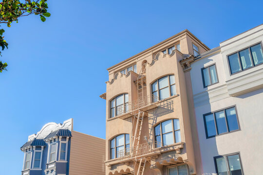 Rowhouse and apartment buildings in San Francisco, CA