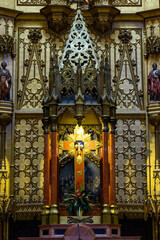 Obraz premium Altar in the colonial Church of the Holy Cross or Santa Cruz Parish, Madrid, Spain