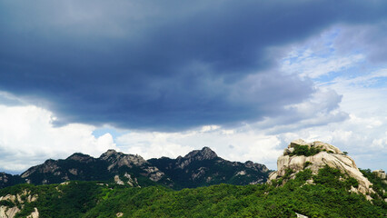 The view of Bukhansan Mountain in Skyline and Glamorous Cloud Performance
