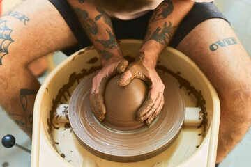 Potter hands at work