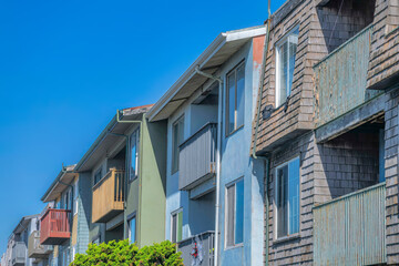 Side view of houses with two balconies in San Francisco, CA