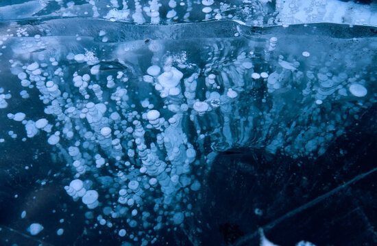 Ice bubbles, methane greenhouse gas trapped beneath frozen Arctic ice