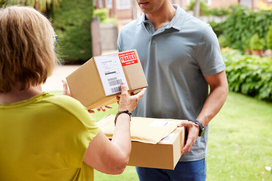 Customer and courier checking parcels