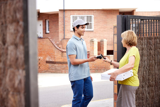 Client making payment to delivery man on street