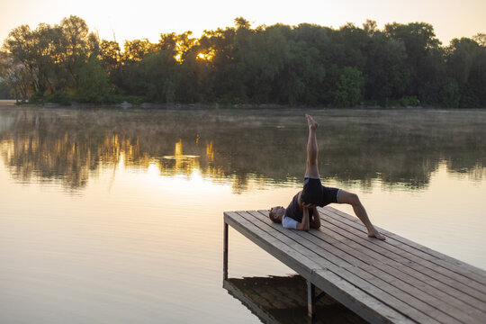 man in asana Eka Pada Setu Bandha Sarvangasana
