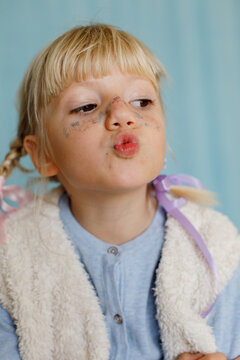 A girl with lips in a round form