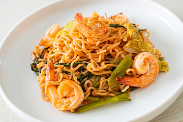 Stir-fried instant noodles sukiyaki with shrimps