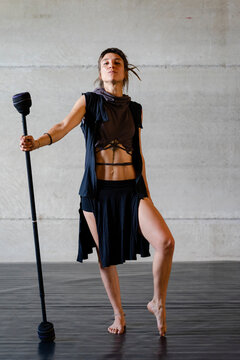 A powerful woman juggler